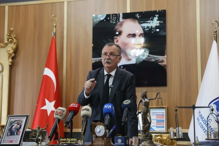 Yunusemre Belediye Başkanı Semih Balaban basınla bir araya geldi.