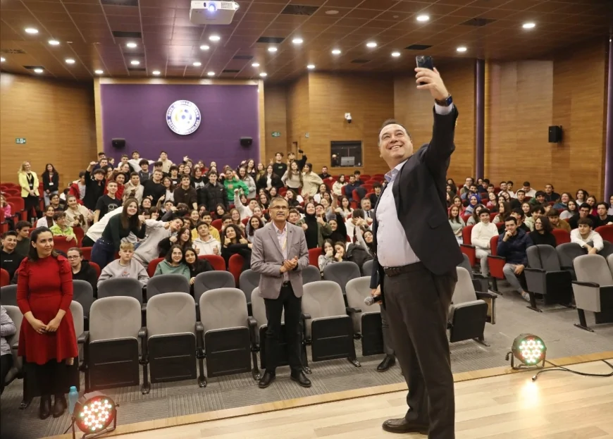 Başkan Besim Dutlulu, kentin “öğrenci dostu şehir” vizyonu doğrultusunda çalışmaları sürdürdüklerini belirtti.