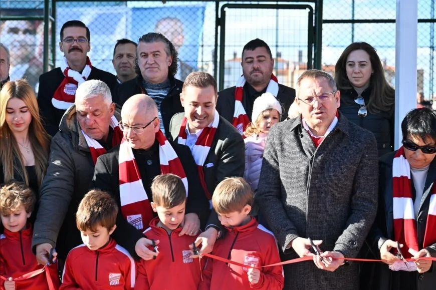 Balıkesir Büyükşehir Belediye Başkanı Ahmet Akın: “Ayvalıkgücü’nün köklü tarihine yakışan bir tesis Ayvalık’a kazandırıldı”