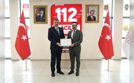 Erzurum Valisi Mustafa Çiftçi Uzundere Kaymakamı Muhammed Taha Canpolat’a “Üstün Başarı Belgesi” verdi