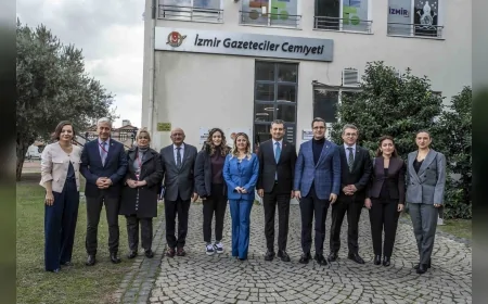 CHP Genel Başkan Yardımcısı Burhanettin Bulut İzmir Gazeteciler Cemiyeti’nde: “Bu model Türkiye’ye yayılmalı”