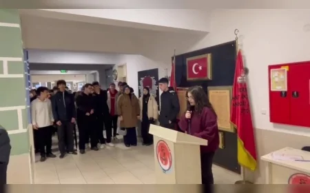 Mehmet Akif Ersoy Anadolu Lisesi’nde 2025–2026 Eğitim Yılı İlk Dönemi Karne Töreniyle Tamamlandı