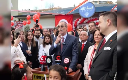 Etimesgut Belediye Başkanı Erdal Beşikcioğlu: “Ahi Kent Lokantası ve çorba karavanlarıyla dayanışmayı büyütüyoruz”