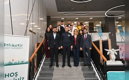 Balıkesir Büyükşehir Belediye Başkanı Ahmet Akın: “Balıkesir İçin Gençlerle El Ele Yürüyoruz”