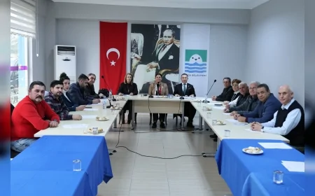 Foça Belediye Başkanı Saniye Bora Fıçı: “GDZ Elektrik sağlıklı çalışmıyor, vatandaşlarımız gibi ben de mağdur oluyorum”