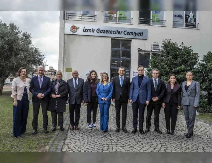 CHP Genel Başkan Yardımcısı Burhanettin Bulut İzmir Gazeteciler Cemiyeti’nde: “Bu model Türkiye’ye yayılmalı”