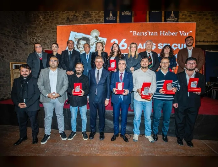 İzmir Büyükşehir Belediyesi 26. Barış Selçuk Gazetecilik Ödülleri Tarihi Havagazı Fabrikası’nda sahiplerini buldu