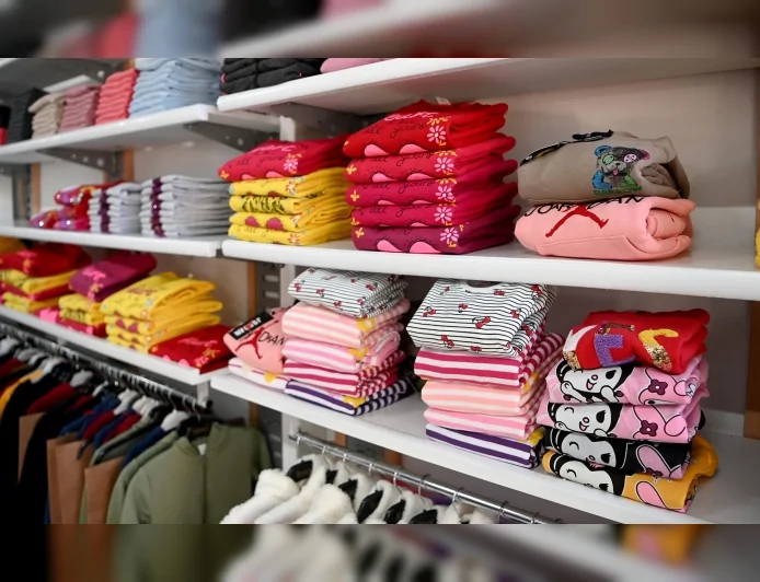 Kuşadası Belediyesi Ada Kıyafet Evi Açıldığı Günden Bu Yana 272 Çocuğa Ücretsiz Giysi Desteği Sağladı