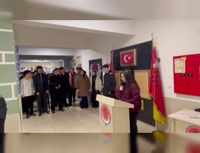 Mehmet Akif Ersoy Anadolu Lisesi’nde 2025–2026 Eğitim Yılı İlk Dönemi Karne Töreniyle Tamamlandı