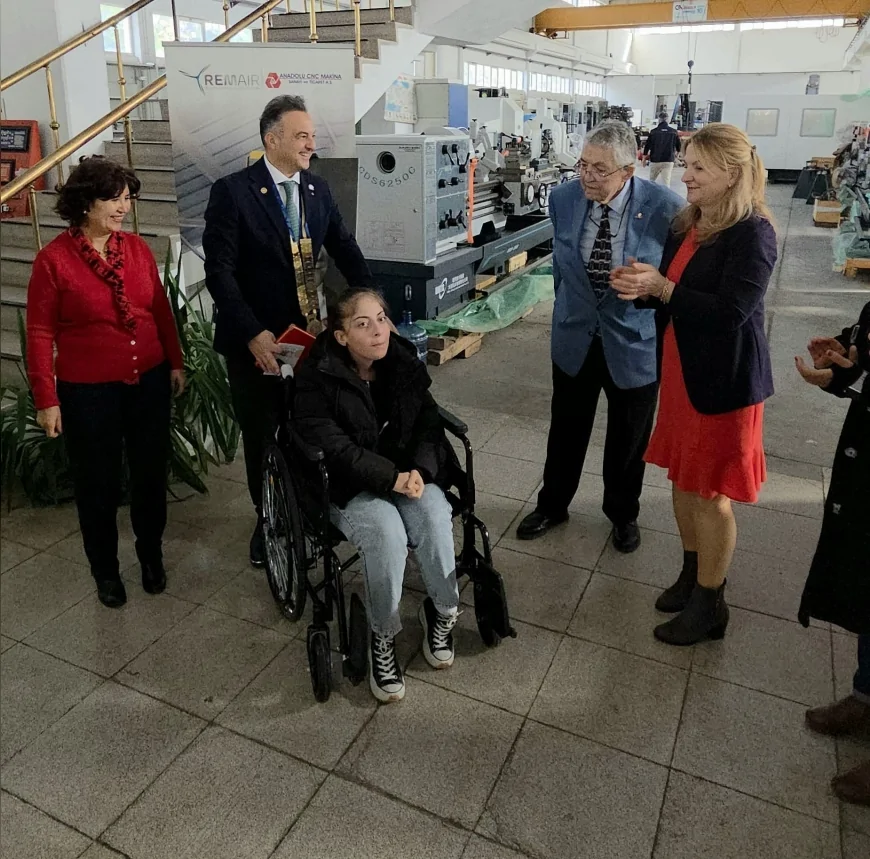 Çiğli Atatürk Organize Sanayi Bölgesi’nden Kas Hastalıkları Derneği’ne 35 Tekerlekli Sandalye ve Nakdi Destek