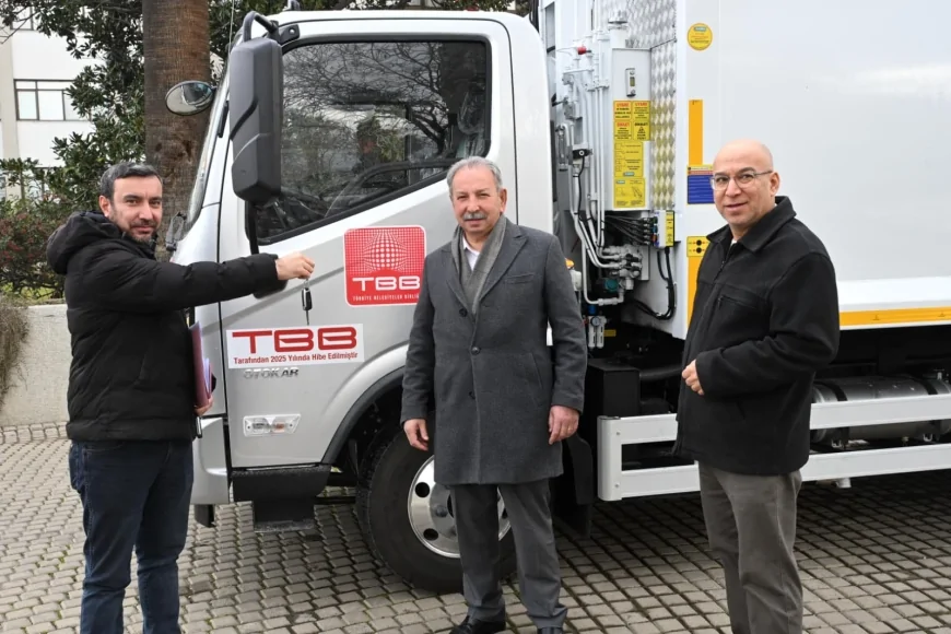 Salihli Belediyesi Araç Filosunu Güçlendirdi: TBB Hibe Ettiği Çöp Kamyonu Hizmete Alındı