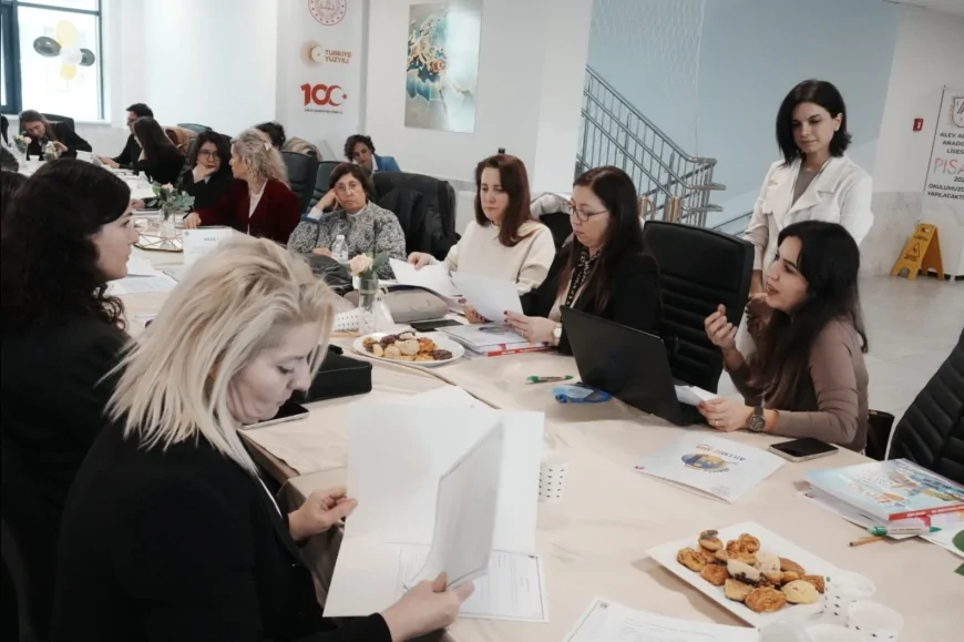 İzmir İl Millî Eğitim Müdürlüğü Aile Çalıştayı Karşıyaka’da: “Aileye Sahip Çıkmak İstikbalimize Sahip Çıkmaktır”