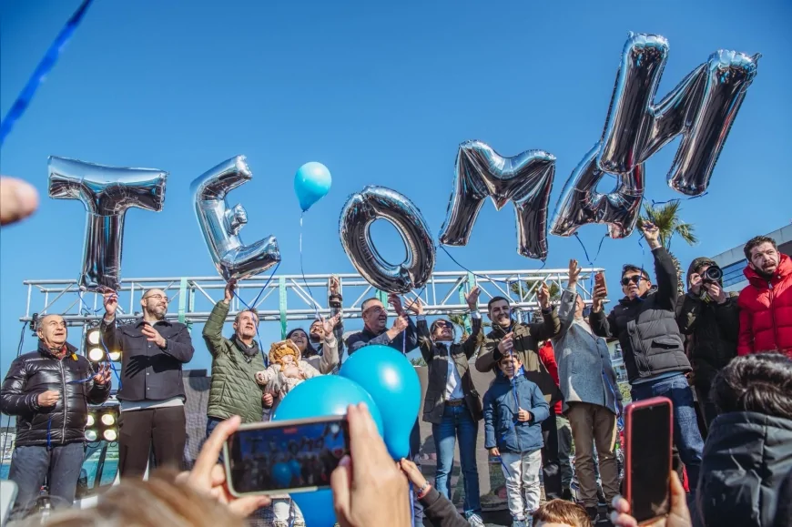 Kuşadası’nda SMA Tip 1 Hastası Teoman Çiftçi İçin Başlatılan Yardım Kampanyası Tamamlandı Gökyüzüne Mavi Balonlar Uçuruldu