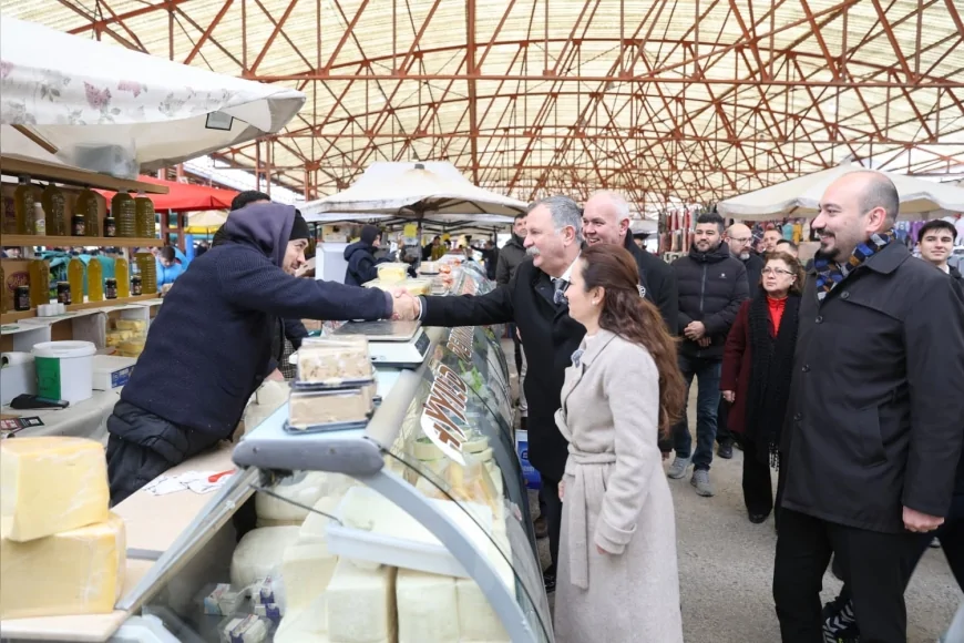Yunusemre Belediye Başkanı Semih Balaban Laleli Pazarı’nda: “Esnafın Yanında Olmaya Devam Edeceğiz”