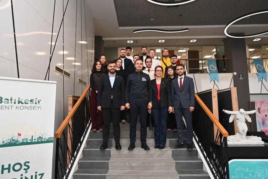 Balıkesir Büyükşehir Belediye Başkanı Ahmet Akın: “Balıkesir İçin Gençlerle El Ele Yürüyoruz”