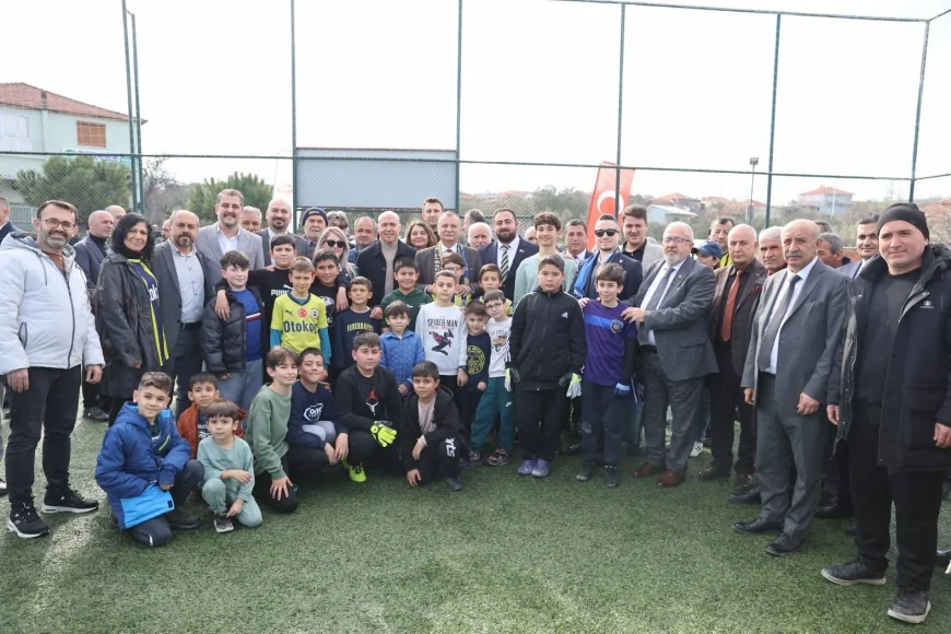 Yunusemre Belediye Başkanı Semih Balaban’ın Fenerbahçeli çocuklarla diyaloğu Seyitli Mahallesi’nde anlamlı buluşmaya dönüştü