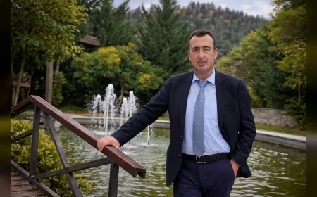 Yazar Hüseyin Karahan: “Makam bizi mi yüceltiyor yoksa bizi mi ele veriyor”