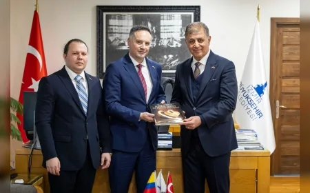 İzmir Büyükşehir Belediye Başkanı Dr. Cemil Tugay’dan Ekvator’a EXPO 2027 İzmir Daveti