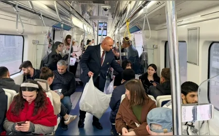 İzmir’de İZBAN Ramazan’ın İlk İftarında Yolculara İkram Dağıttı, “Bereketli Soframızı Trenlerimize Taşıdık”