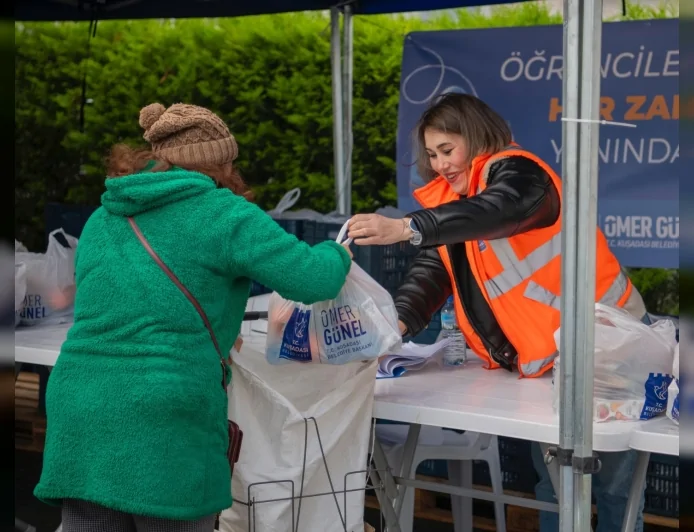 Kuşadası Belediyesi yarıyıl tatili sonrası beslenme desteğini yeniden başlattı öğrenciler Başkan Ömer Günel’e teşekkür etti