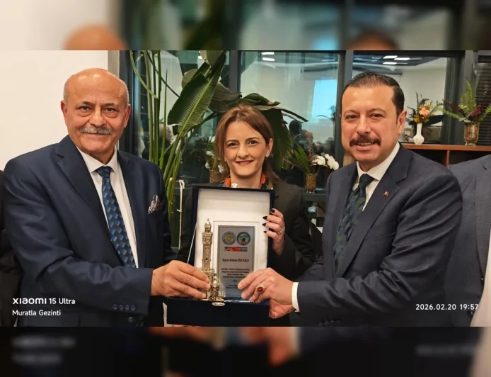 Konyalılar Vakfı’nın Ramazan ayı dolayısıyla düzenlediği geleneksel iftar programı, İzmir’de geniş katılımla gerçekleştirildi.