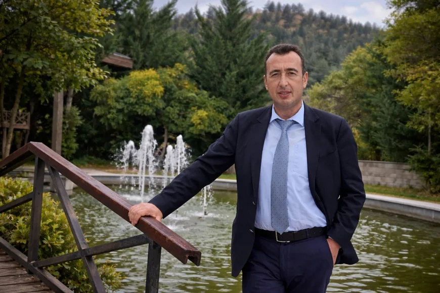 Yazar Hüseyin Karahan: “Makam bizi mi yüceltiyor yoksa bizi mi ele veriyor”