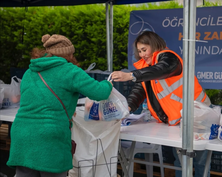 Kuşadası Belediyesi yarıyıl tatili sonrası beslenme desteğini yeniden başlattı öğrenciler Başkan Ömer Günel’e teşekkür etti