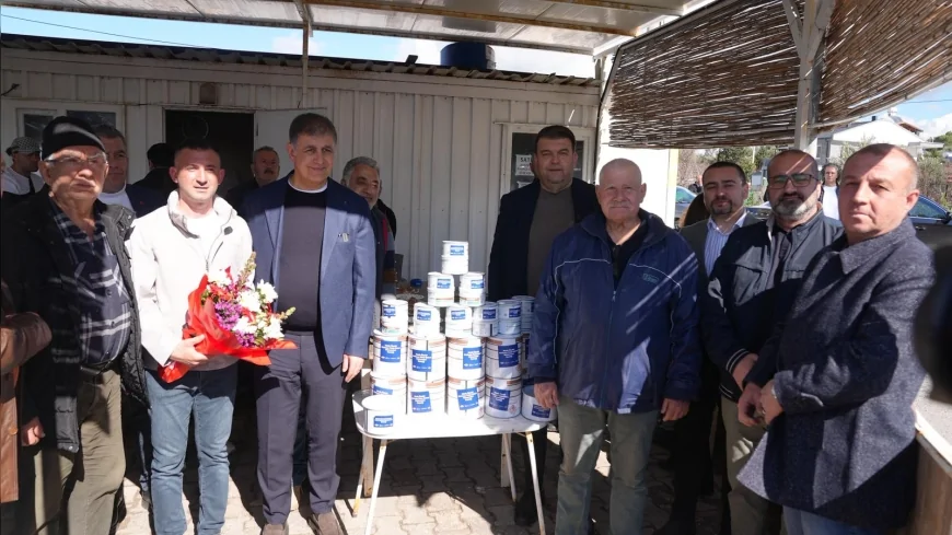 İzmir Büyükşehir Belediye Başkanı Cemil Tugay: “Kıyı balıkçılığı bu kentin kültürüdür, üretenin ve emeğin yanındayız”