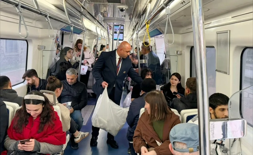 İzmir’de İZBAN Ramazan’ın İlk İftarında Yolculara İkram Dağıttı, “Bereketli Soframızı Trenlerimize Taşıdık”