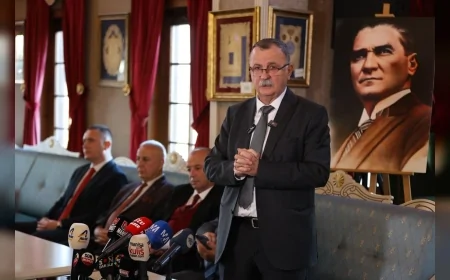 Yunusemre Belediye Başkanı Semih Balaban, aylık basın toplantısında yaptıklarını ve yapacakları hizmetleri anlattı.