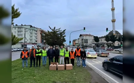 AK Parti Terme Gençlik Kolları Karadeniz Sahil Yolu’nda “İftara 5 Kala” Programıyla Vatandaşlara İftar İkramında Bulundu