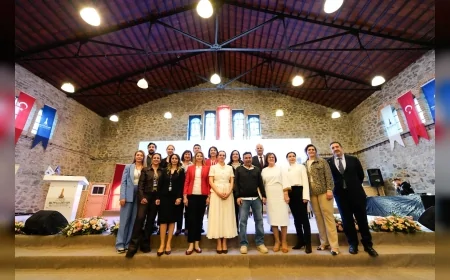 İzmir’de “Cesaretin Adı: Kadın Zirvesi”nde Başarılı Kadınlar Deneyimlerini Paylaştı