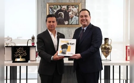 Muğla Büyükşehir Belediye Başkanı Ahmet Aras ve Menteşe Belediye Başkanı Gonca Köksal Aras, Manisa Büyükşehir Belediyesi’ni ziyaret ettiler..