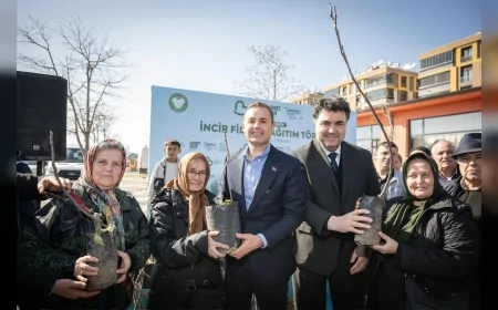 Balıkesir Büyükşehir Belediye Başkanı Ahmet Akın, Havran’da düzenlenen İncir Fidanı Dağıtım Töreni’ne katıldı.