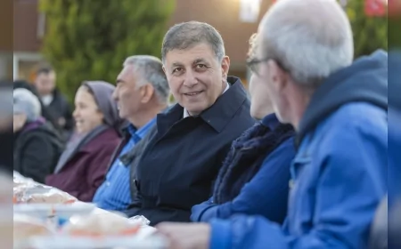 İzmir Büyükşehir Belediye Başkanı Dr. Cemil Tugay: “Bu şehirde birbirine omuz veren kocaman bir aile var”