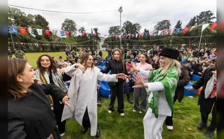 İzmir Büyükşehir Belediye Başkanı Dr. Cemil Tugay: “Dostluğu ve barışı egemen kılmalıyız”