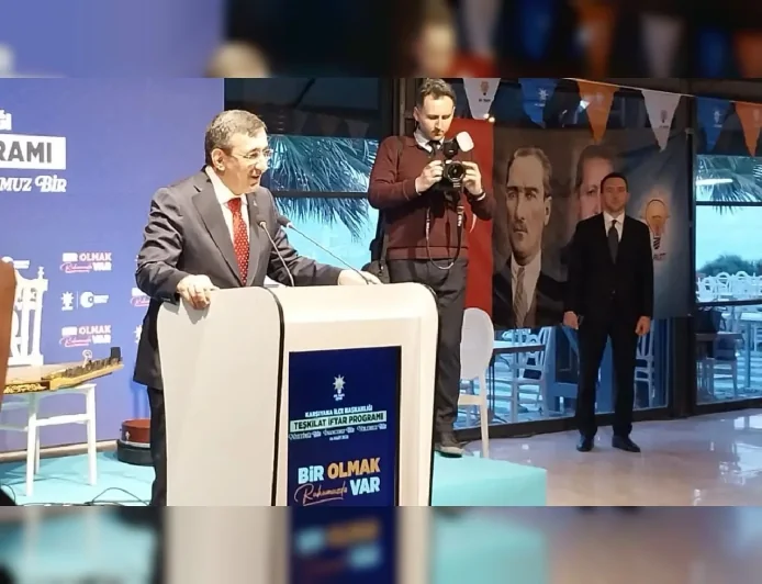 Cumhurbaşkanı Yardımcısı Cevdet Yılmaz, AK Parti Karşıyaka İlçe Teşkilatı tarafından İzmir’de düzenlenen iftar programında konuştu.