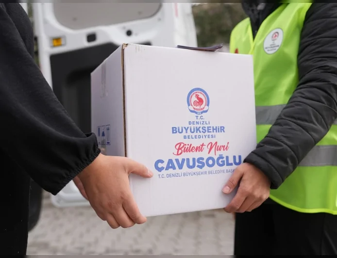 Denizli büyükşehir 25 bin ihtiyaç sahibi aileye gıda kolisi ulaştırdı.