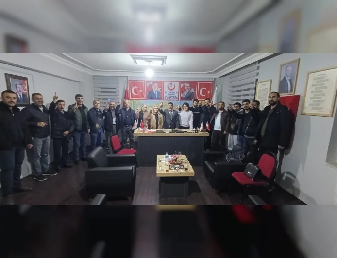 Büyük Birlik Partisi Diyarbakır İl Başkanı Mehmet Çiçek öncülüğünde haftalık toplantı ve bayramlaşma programı gerçekleştirildi