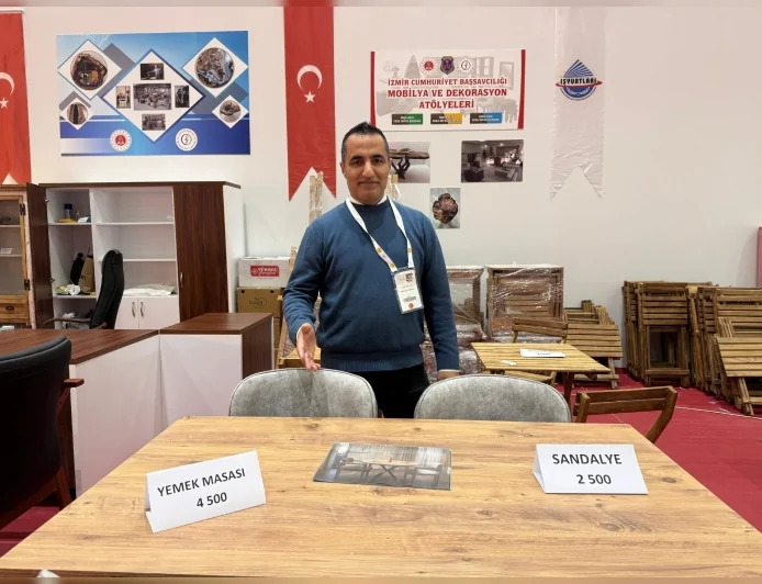 İzmir’de cezaevinde üretilen mobilyalar fuarda sergilendi, her ürün bir dönüşüm hikâyesi anlattı