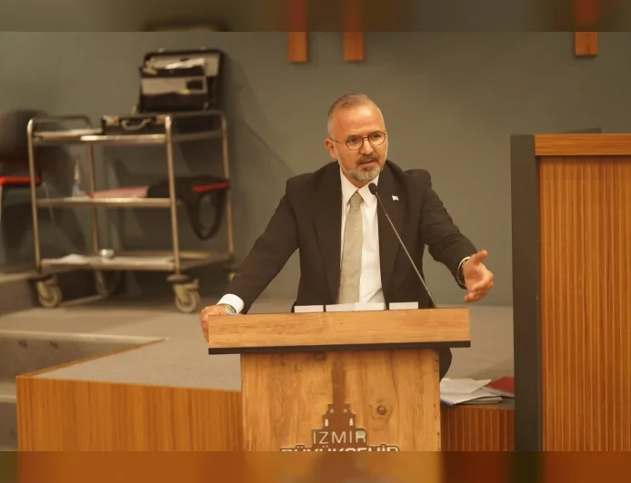 AK Parti İzmir Grup Başkanvekili Hakan Yıldız: “Özür dilemek de erdemdir” diyerek Bornova Belediye Başkanı Ömer Eşki’yi eleştirdi