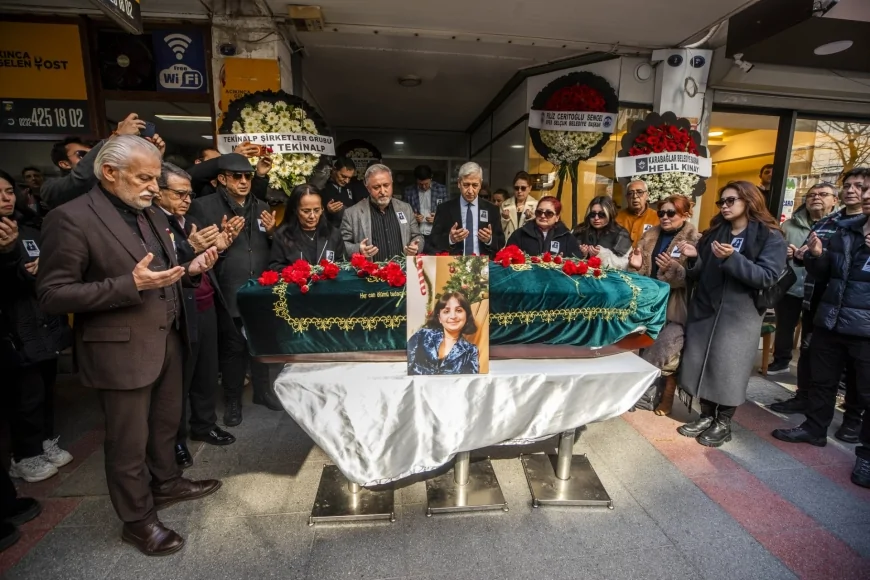 İzmir Gazeteciler Cemiyeti Üyesi Burcu Yanar İçin Ege Telgraf Önünde Anma Töreni Düzenlendi