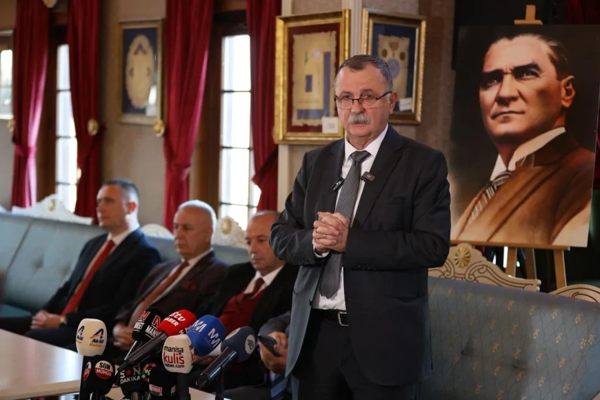 Yunusemre Belediye Başkanı Semih Balaban, aylık basın toplantısında yaptıklarını ve yapacakları hizmetleri anlattı.