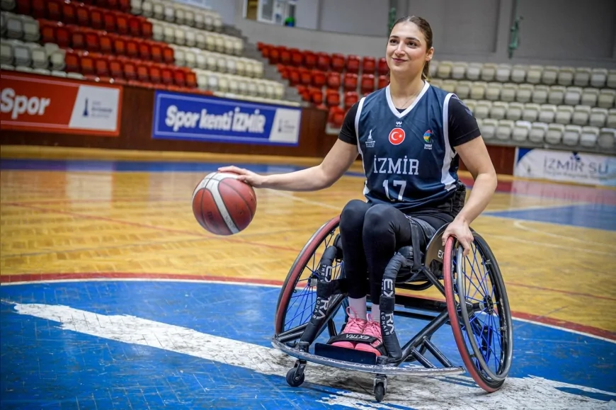İzmir Büyükşehir Belediyesi Spor Kulübü Tekerlekli Sandalye Basketbol Takımı’nda Medine Alper: “Yeniden yaşamayı seçtim”