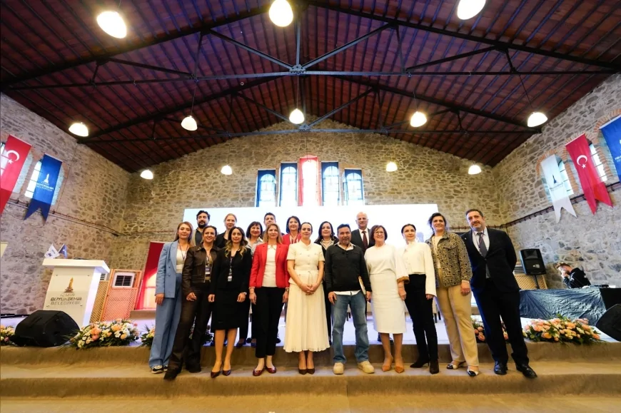 İzmir’de “Cesaretin Adı: Kadın Zirvesi”nde Başarılı Kadınlar Deneyimlerini Paylaştı