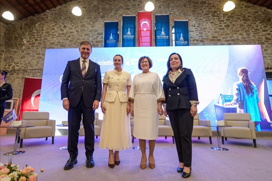 İzmir’de “Cesaretin Adı Kadın – 103 Yıllık Cesaret” Zirvesi Kadınların Gücünü ve Mücadelesini Gündeme Taşıdı