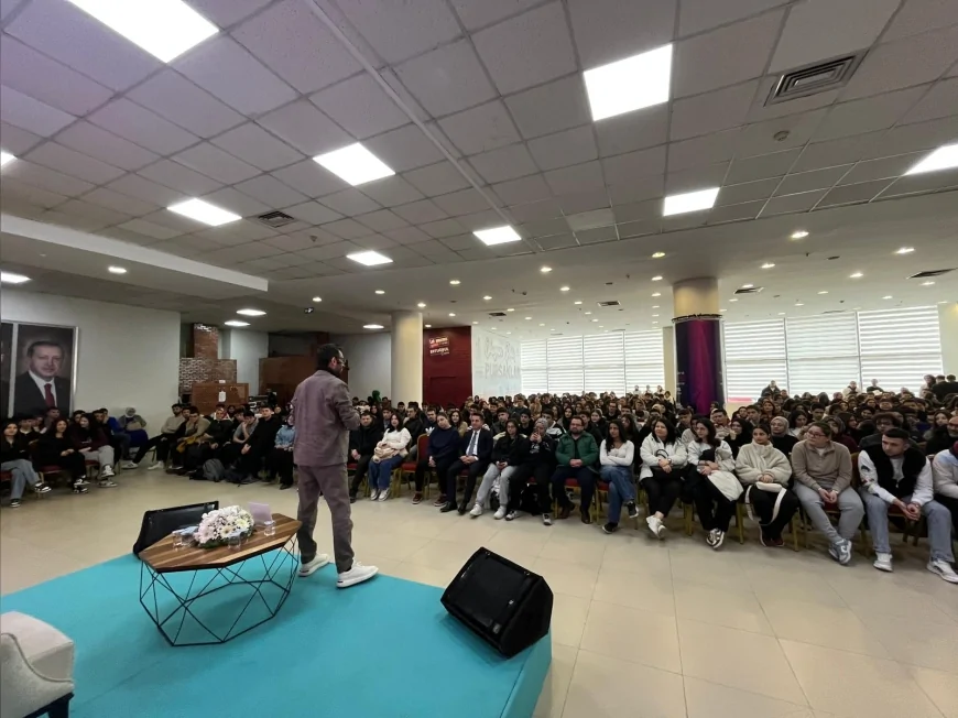 Pursaklar Belediye Başkanı Ertuğrul Çetin: “Kitap, bireyin dünyasını zenginleştiren en kıymetli yol arkadaşıdır”