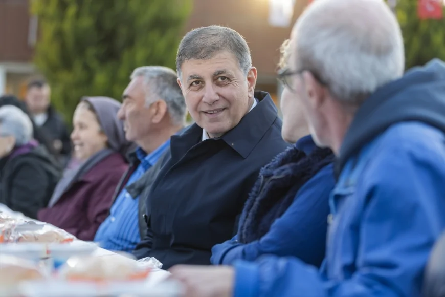 İzmir Büyükşehir Belediye Başkanı Dr. Cemil Tugay: “Bu şehirde birbirine omuz veren kocaman bir aile var”