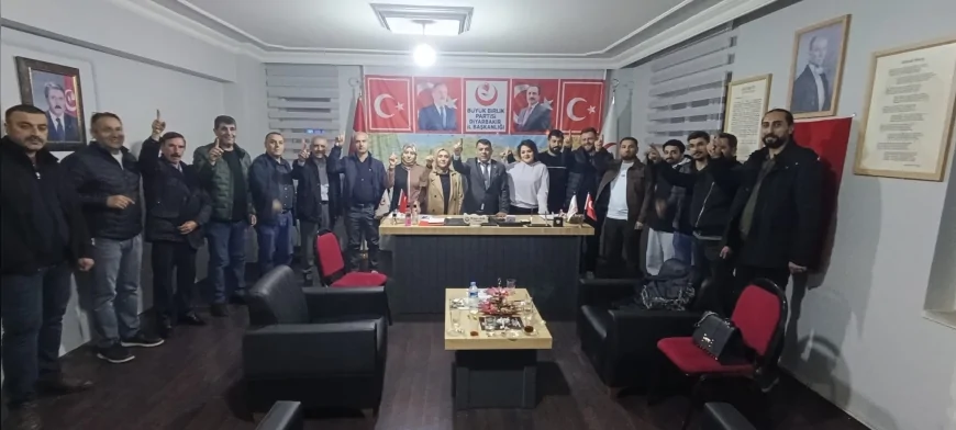Büyük Birlik Partisi Diyarbakır İl Başkanı Mehmet Çiçek öncülüğünde haftalık toplantı ve bayramlaşma programı gerçekleştirildi