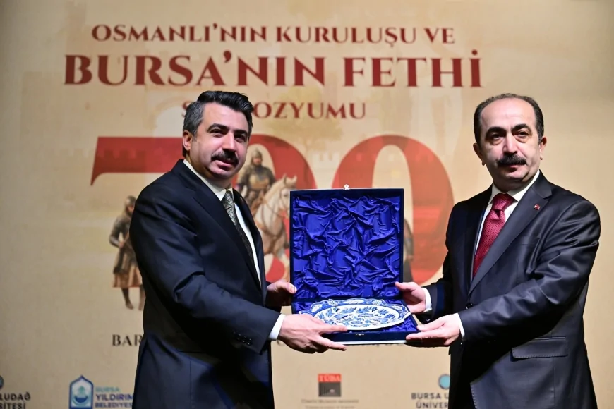 “Osmanlı’nın Kuruluşu ve Bursa’nın Fethi Sempozyumu”, Türkiye’nin önde gelen akademisyenlerini bir araya getirdi.